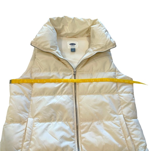 Old Navy Puffer Vest - Picture 6 of 8